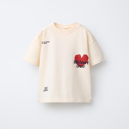 T-SHIRT ESTAMPADA COM CORAÇÃO E MENSAGEM