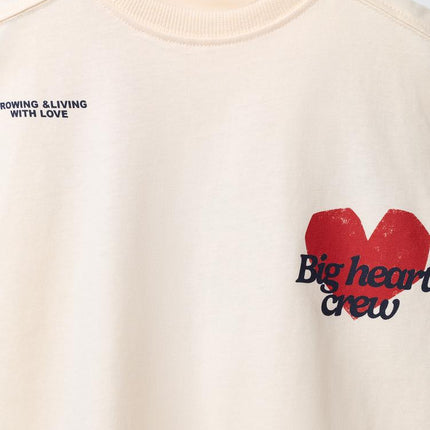 T-SHIRT ESTAMPADA COM CORAÇÃO E MENSAGEM