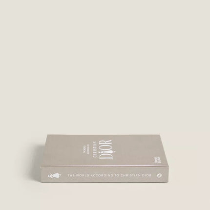 LIVRO THE WORLD ACCORDING TO CHRISTIAN DIOR (INGLÊS)