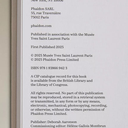 LIVRO YVES SAINT LAURENT AND PHOTOGRAPHY (INGLÊS)
