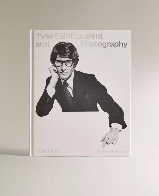 LIVRO YVES SAINT LAURENT AND PHOTOGRAPHY (INGLÊS)