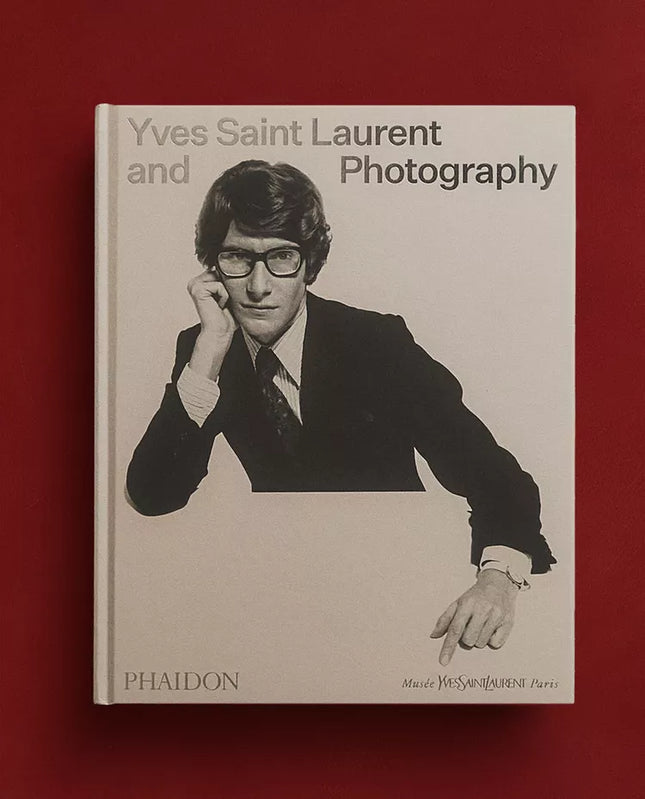 LIVRO YVES SAINT LAURENT AND PHOTOGRAPHY (INGLÊS)