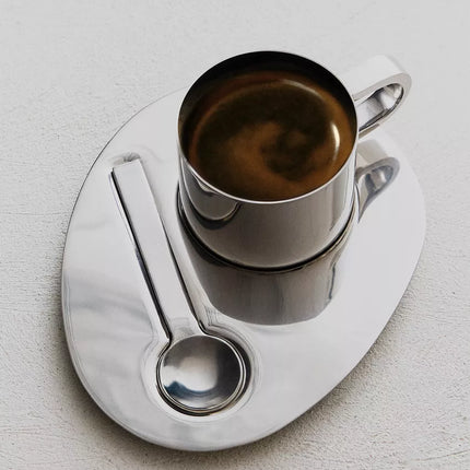 CONJUNTO DE CHÁVENA, COLHER E BANDEJA AÇO