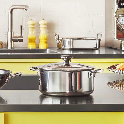 Caçarola baixa com tampa de aço inoxidável signature Le Creuset